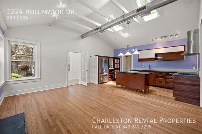 Building Photo - 1224 Hollywood Dr