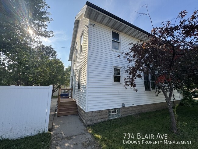 Building Photo - 734 Blair Ave