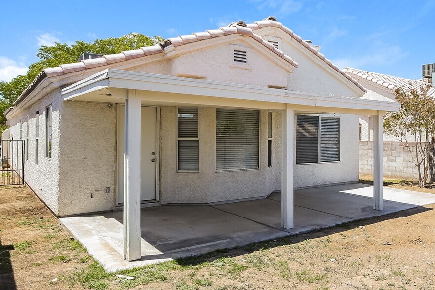 Building Photo - 1724 Villa Vista Way