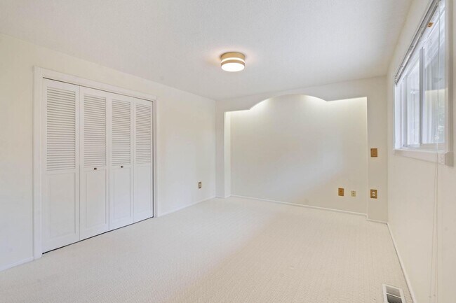 Building Photo - 13745 Cameo Ct