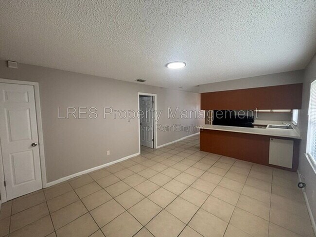 Building Photo - 1020 S Bay Ave