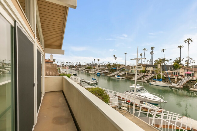 Building Photo - 2957 Seaview Ave