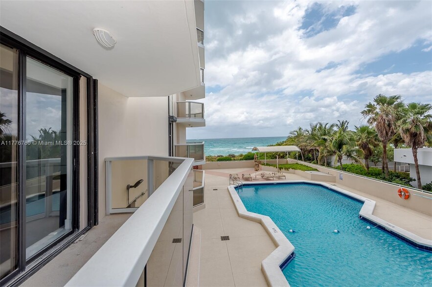 Building Photo - 6423 Collins Ave