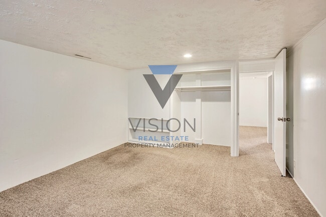 Building Photo - 360 E 400 S