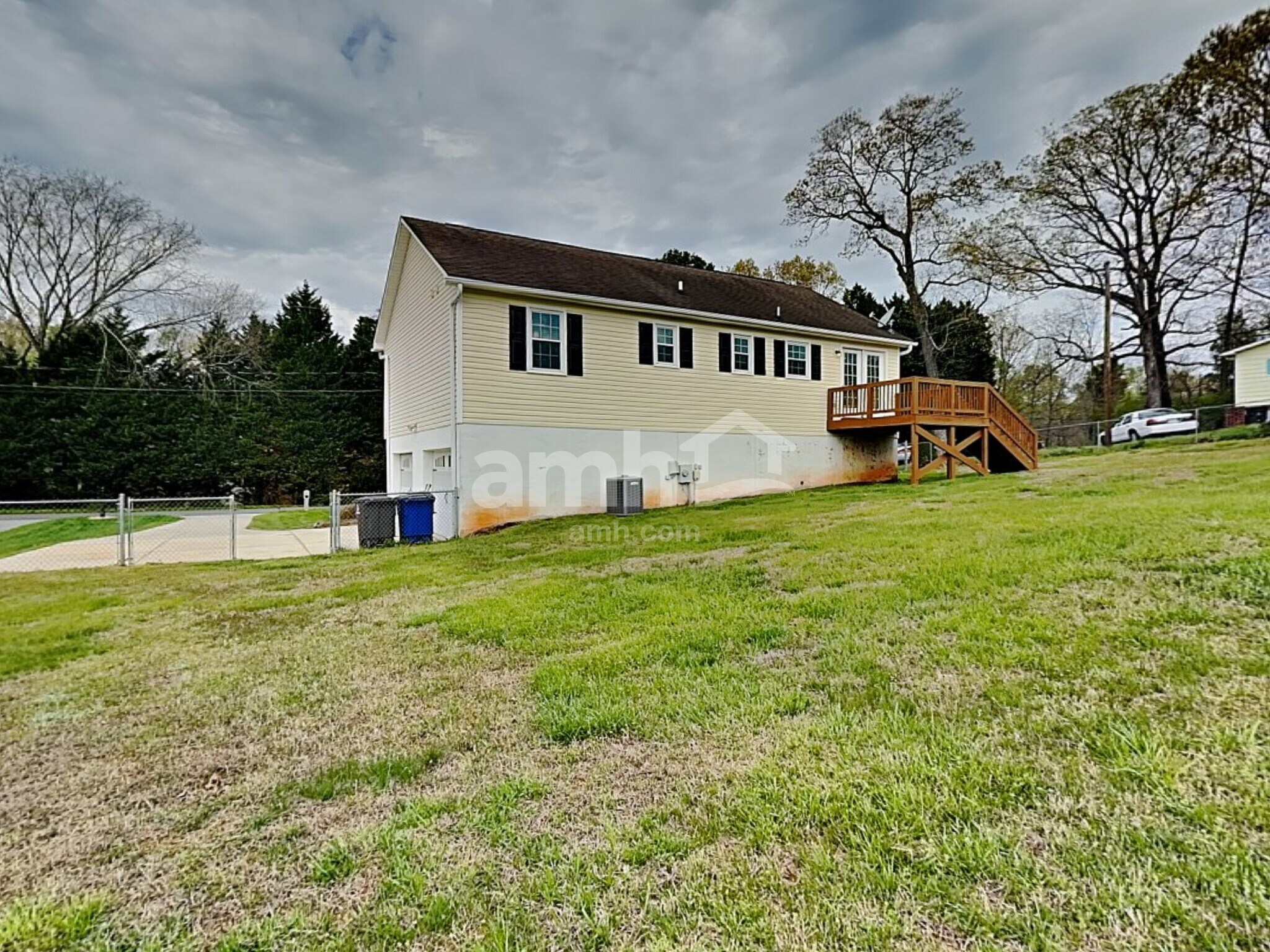 Building Photo - 541 Clyde Dr
