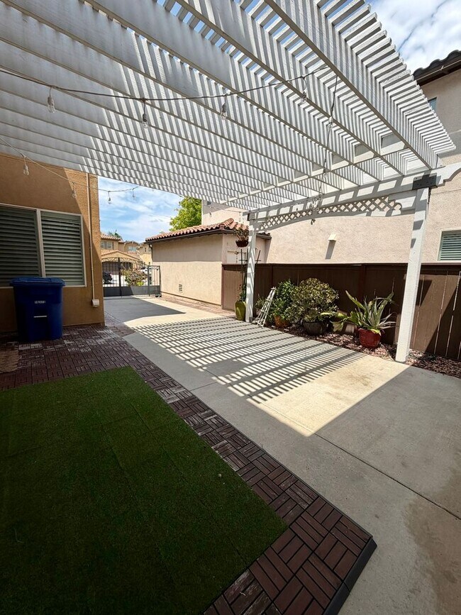 Building Photo - 2370 Arbor View St
