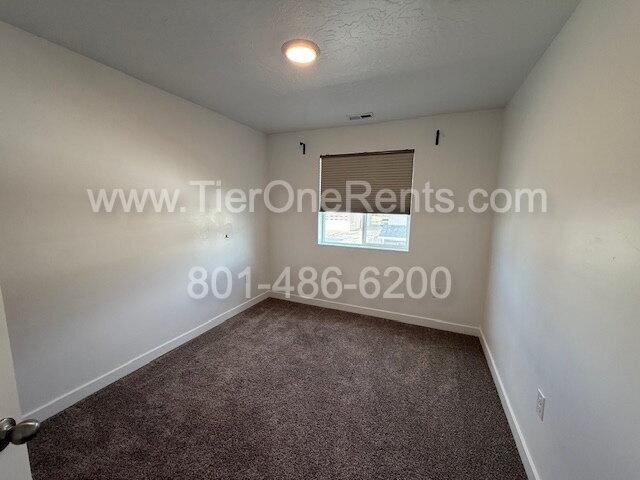 Building Photo - NO DEPOSIT option available for qualified renters!