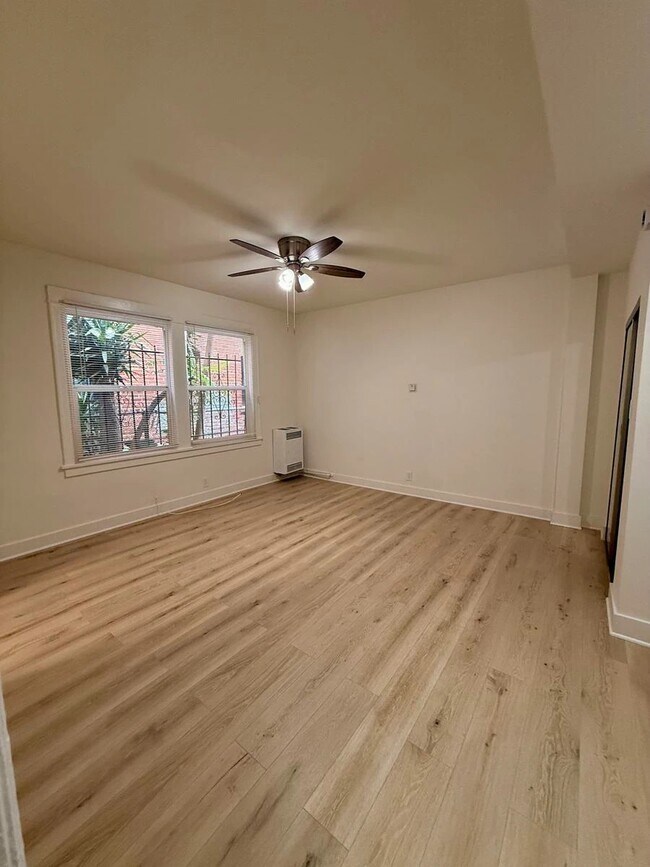 Interior Photo - 3057 Leeward Avenue,