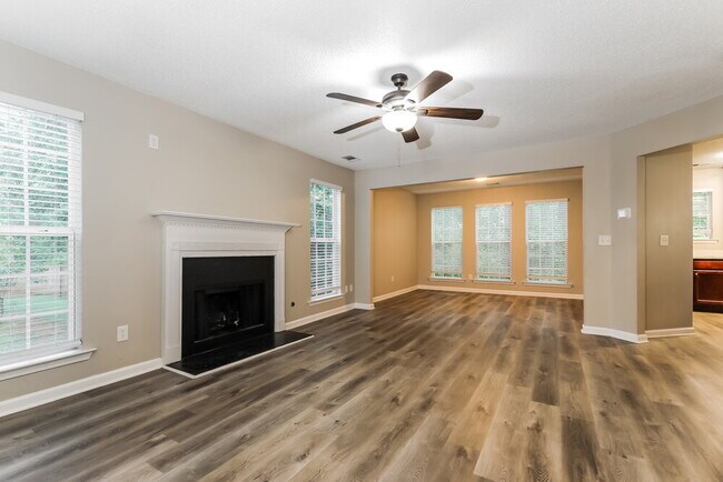 Building Photo - 916 Summit Park Trail