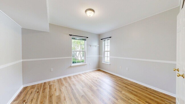 Building Photo - 2718 S Knightsbridge Cir