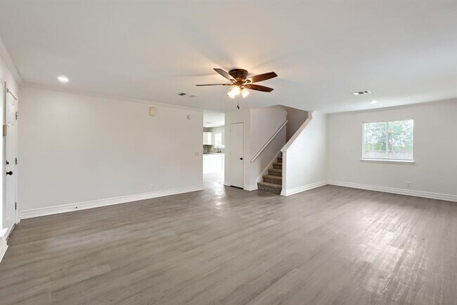 Building Photo - 184 Unity