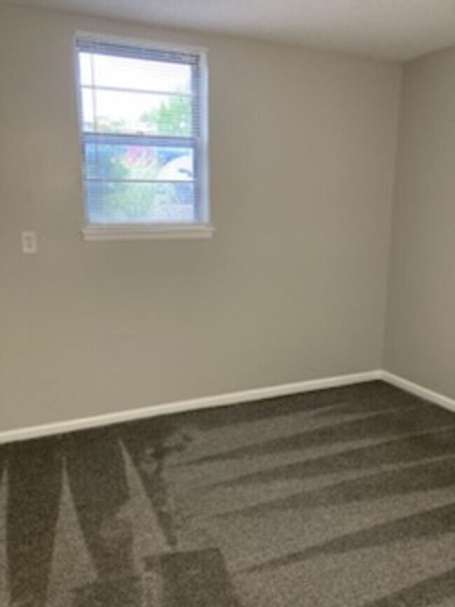 Building Photo - SW 1 bedroom 1 bath apartment for rent