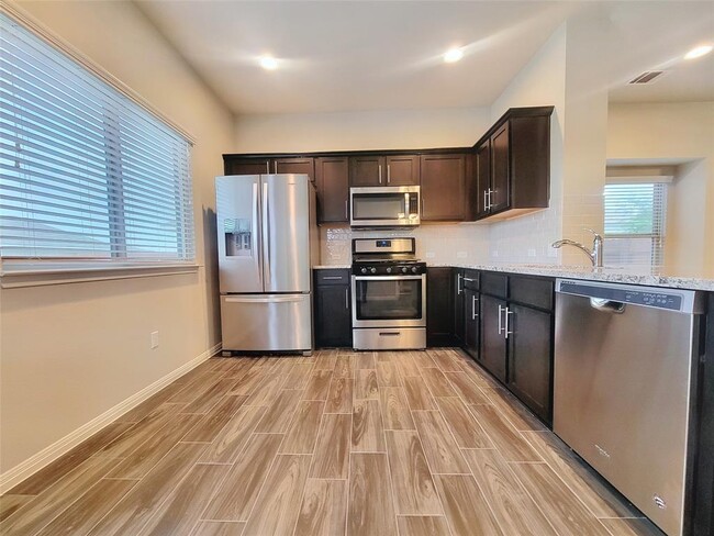 Building Photo - 429 Star Thistle St