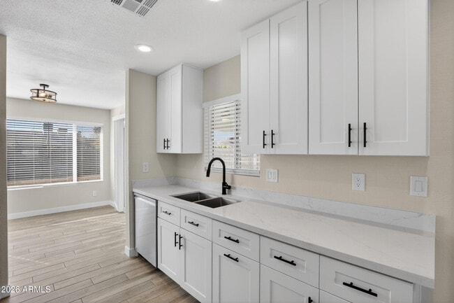 Building Photo - 2355 W Waltann Ln