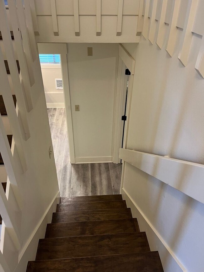 Building Photo - 4 Bedroom - Gated Community!