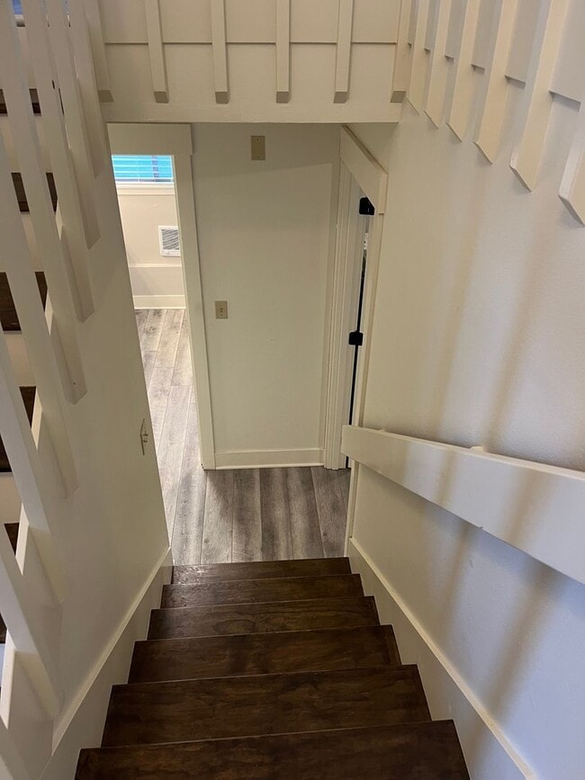 Building Photo - 4 Bedrooms with BONUS Office Space