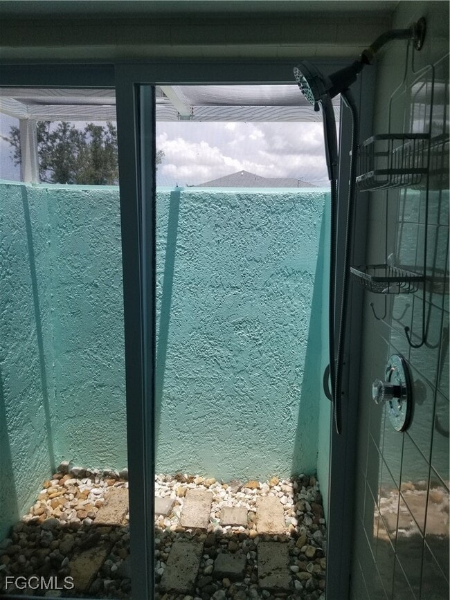 Building Photo - 3824 SW 14th Ave