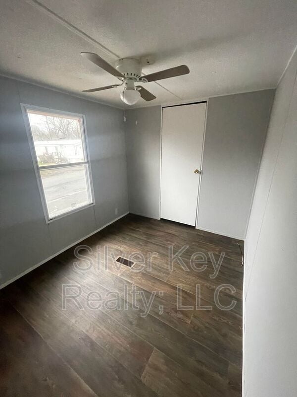 Building Photo - 1019 S Jackson St