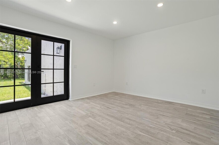 Building Photo - 434 Aragon Ave