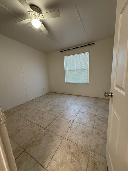 Building Photo - 605 N Executive Dr