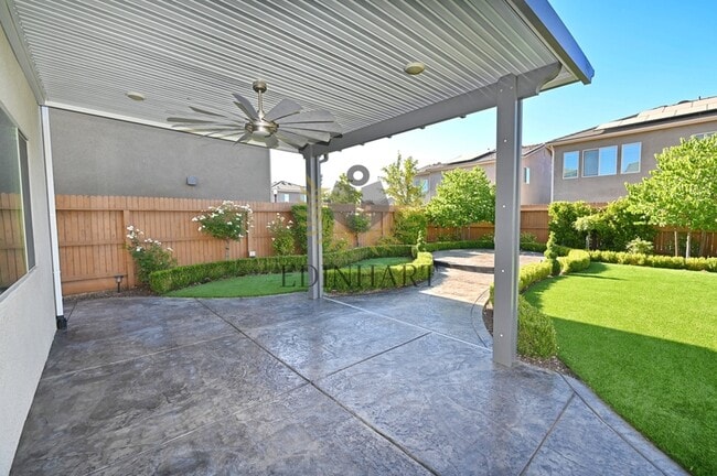 Building Photo - 645 Blue Oak Lane W