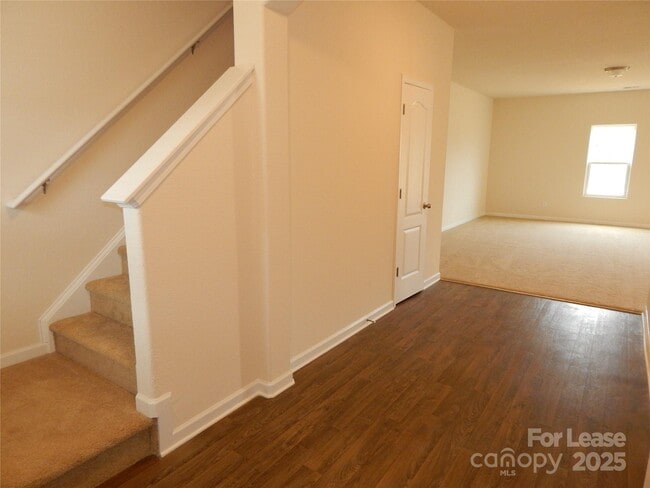 Building Photo - 6036 Loy Ct