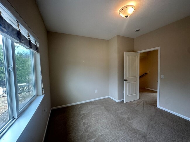 Building Photo - Move in special: $500 off first months rent! Home located in a gated Lakefront community with 3 s...