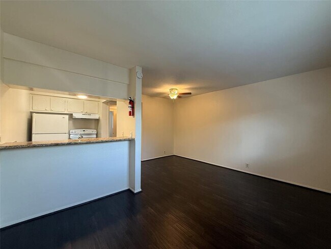 Building Photo - 1530 Heights Blvd