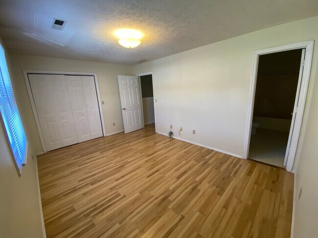 Building Photo - 434 W Northlane Dr