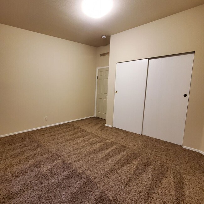 Building Photo - Pet Friendly 4 bedroom 2 bath home w/ 2 car garage