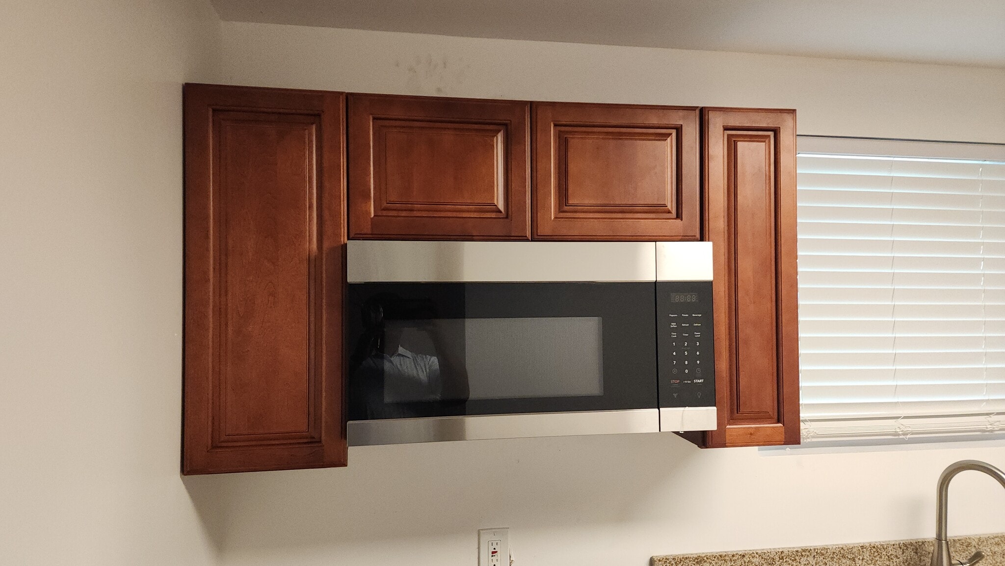 New Microwave - 735 Lees Ln