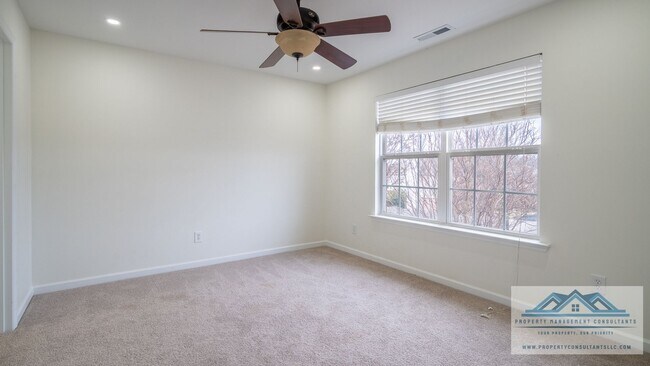 Building Photo - 102 Millbury Way