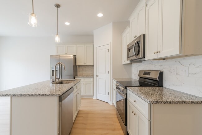 Building Photo - 2719 Capitol Dr