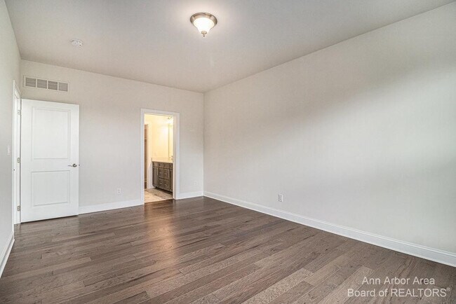 Building Photo - 3343 Roseford Blvd