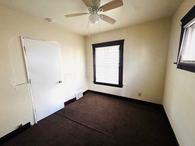 Building Photo - 14012 Glendale Ave