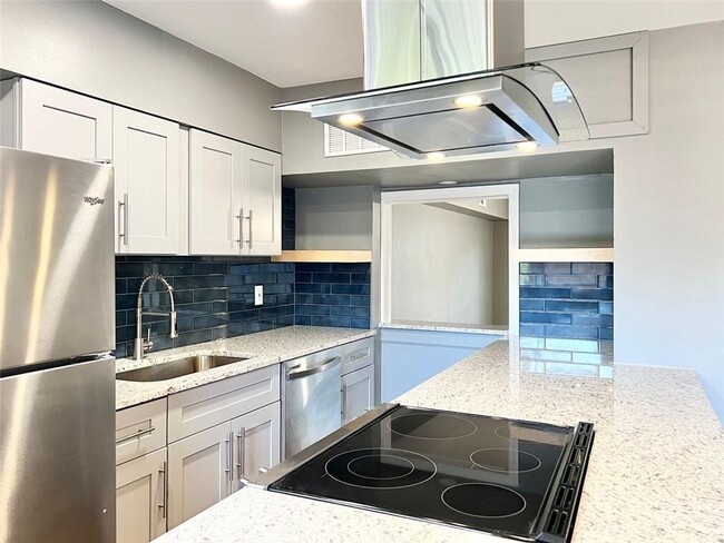 Building Photo - 3125 Colonial Way