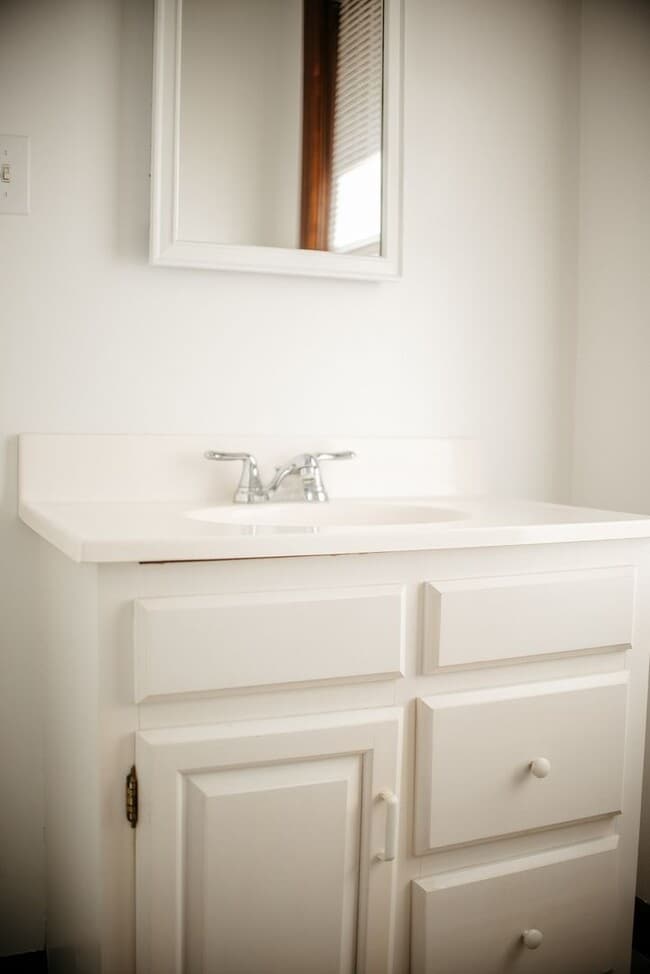 Building Photo - 352 S Catherine St