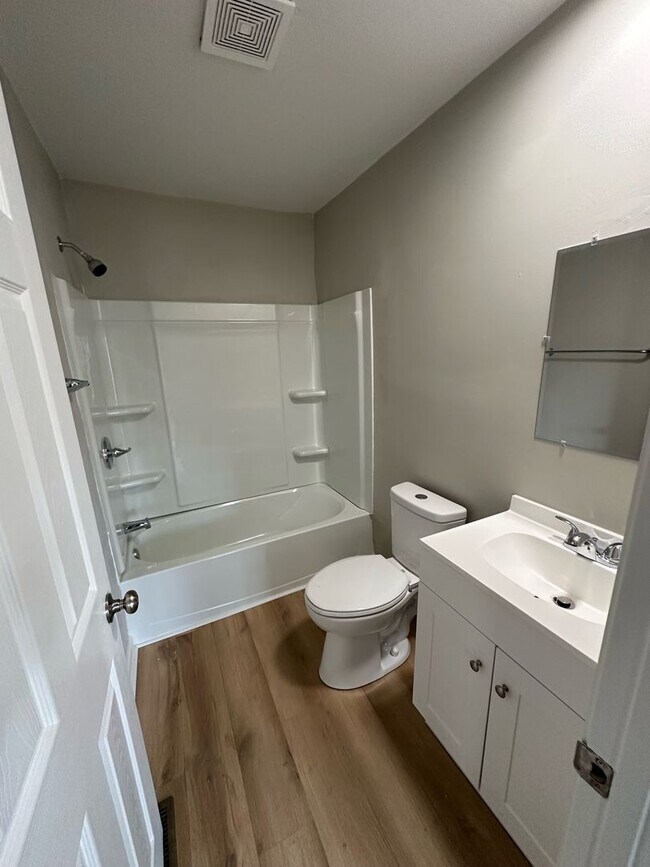 Building Photo - 314-316 Marshall Dr