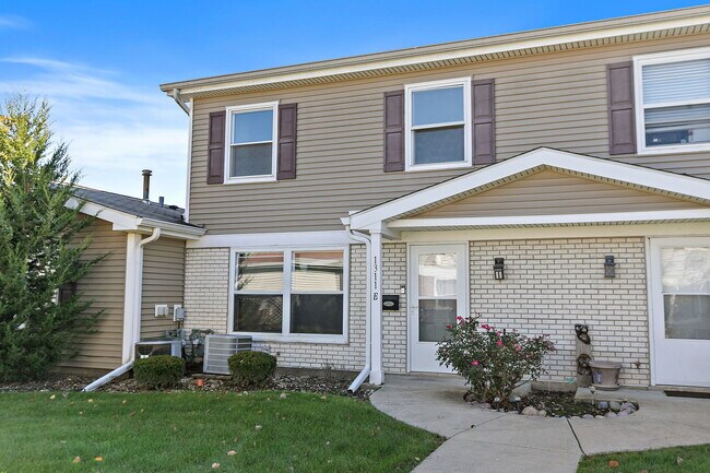 Building Photo - 1311 Kingsbury Dr