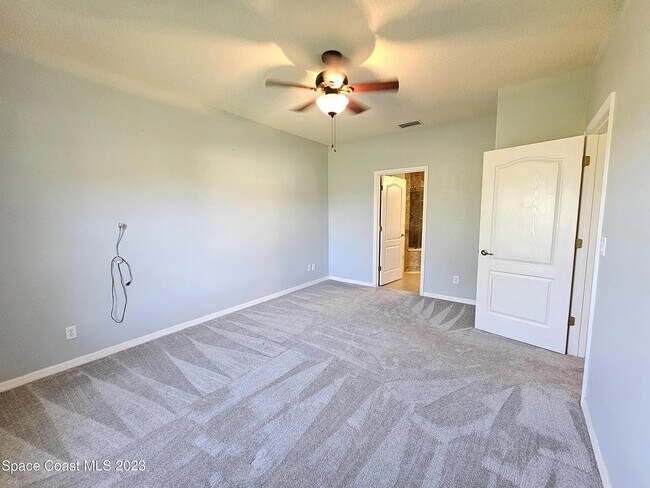Building Photo - 927 Ocaso Ln