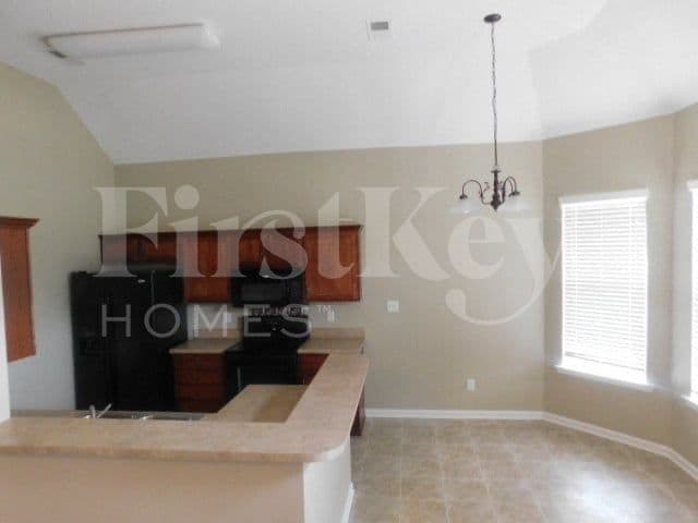Building Photo - 4655 Tulip Creek Dr