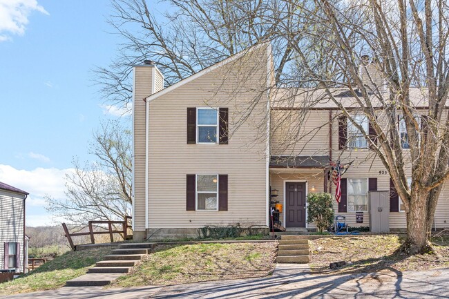 Building Photo - 923 Kingsbury Dr