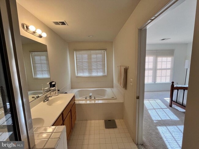 Building Photo - 8179 Skelton Cir