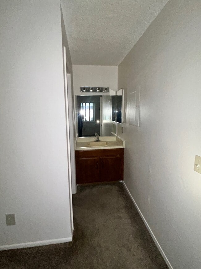 Building Photo - 6635 E Golf Links Rd