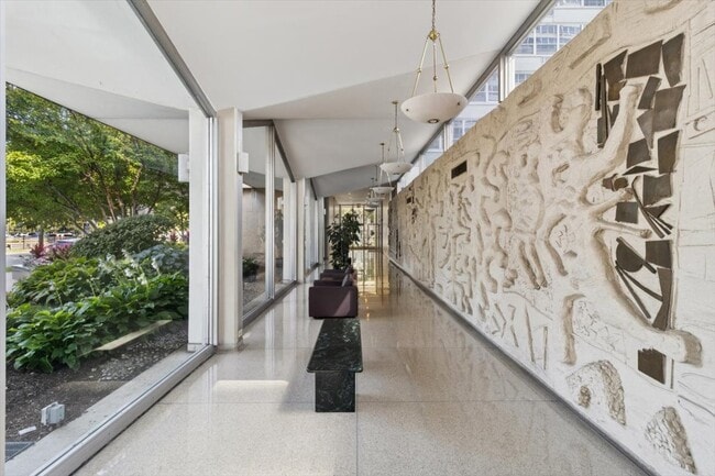 Building Photo - 3550 N Lake Shore Dr