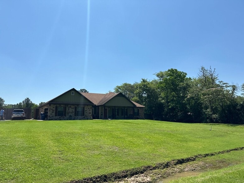 Building Photo - 885 Box Car Rd