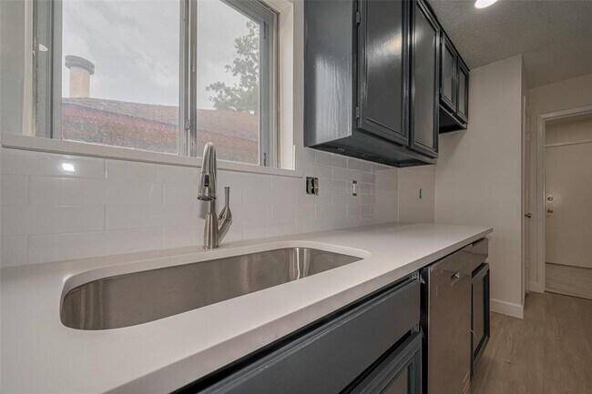 Building Photo - 15934 Barbarossa Dr