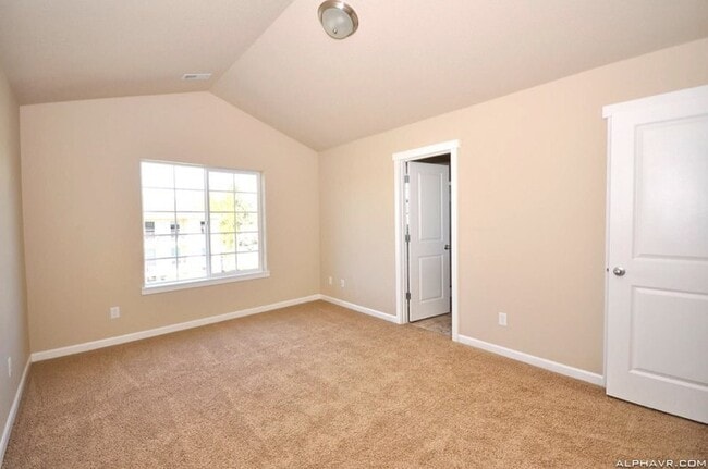 Building Photo - Craftsman Style Townhouse - 3 bedroom, 2.5 bath w/ Bonus Room - Attached Double Garage