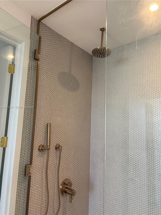 Building Photo - 2655 S Bayshore Dr