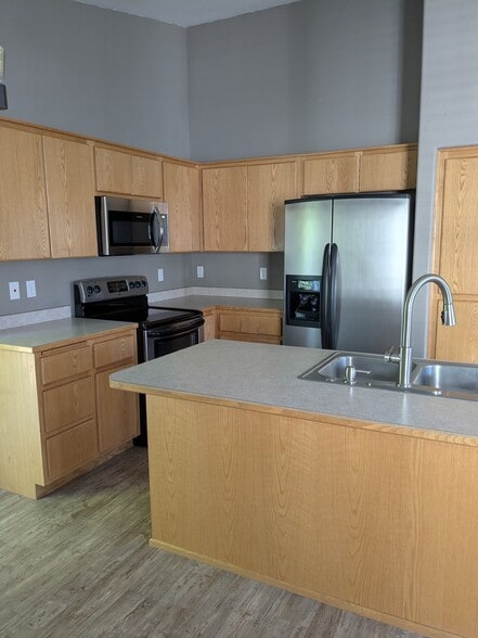 Building Photo - 5105 Hickory Ln